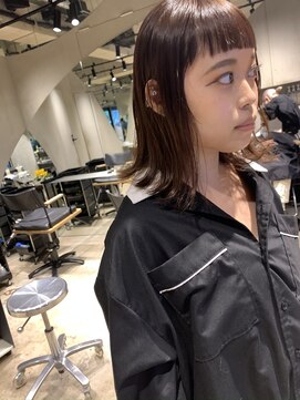 ビビト(bibito) bibito 切りっぱなしAラインミディアム　外ハネパーマ