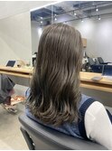 オリーブグレージュ