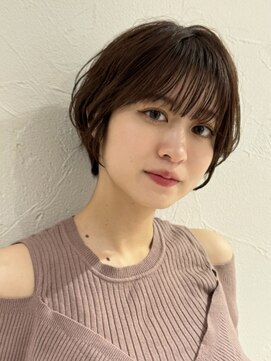 アンド ストーリーズ(&STORIES) 前髪あり耳掛け丸みくびれショートボブ20代30代40代50代（蘭）