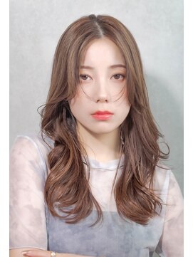 メゾンドムニ 恵比寿(Maison de MUNi) 外ハネ前髪なしセンターパートレイヤーくびれセミロングカラー