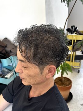 イロ 成田(iLo) メンズ毛流れニュアンスパーマ