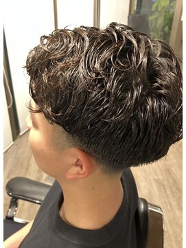 ワンワンオー バーバーショップ 長浜店(@110 BARBER SHOP) カールパーマフェード