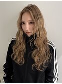 ベージュ