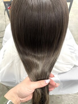 ブリーチなしダブルカラーオリーブグレージュ担当渡辺聖