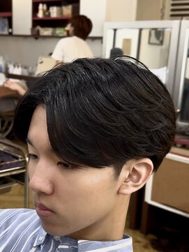 レボルトヘアー(R EVOLUT hair) ニュアンスパーマ/フェザーパーマ/毛流れ/ツーブロック/刈り上げ