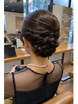 ヴィサージュクルー(VISAGE crew)&nbsp;お呼ばれヘア王道なシニヨンアップセット！