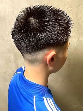 ディスイズバーバーサード(THIS IS BARBER 3rd) ベリーショート フェードカット 束感 黒髪ショート 爽やか