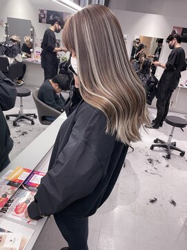 キング 枚方店(K!ng) 【高槻、枚方】ホワイトハイライト