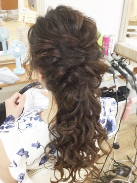 ヘアアンドメイク ゼン ヨコハマ(Hair&Make ZEN YOKOHAMA) ポニーテール風のボリューミーヘア