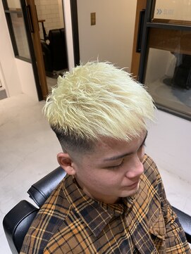 フリーク バーバーショップ 都島店(FREAK BARBER SHOP) スキンフェード　ホワイトカラー