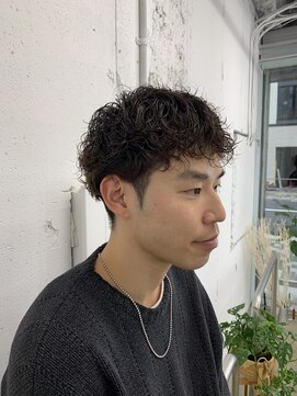 ユイツ 刈り上げショート×カーリーパーマ