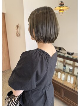 エテ(ete) オリーブグレージュにふんわりレイヤーボブ
