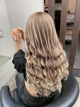 エミーバイモアムー(Emmie byMoremuu) 【YU-TA】ミルクティー/スーパーロングエクステ