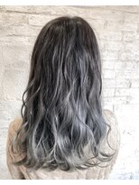 エイミー(aimy)&nbsp;ホワイトグレージュグラデーションスタイル