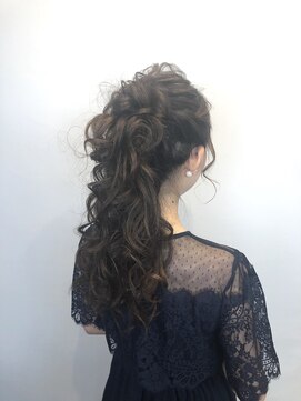 アヤナ バイ アヤラ(ayana by ayala) エレガントハイポニー