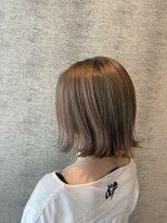 グレイス ヘアドレッシング(grace hair dressing) 【10代、20代】外ハネシャープボブ×シルバーアッシュ