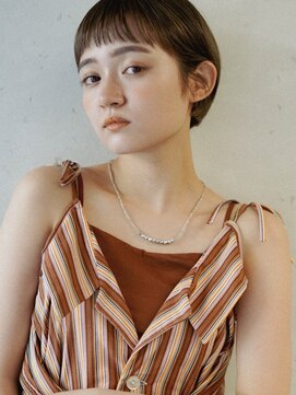 イコ(iko) ショート。オン眉。ベージュ。