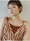 ショート。オン眉。ベージュ。