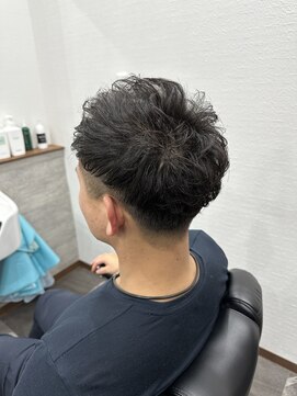 エイト(AITE) ツイストスパイラルパーマセンターパート<理容室>川口鳩ヶ谷93