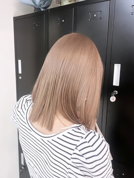 ペレ 渋谷(PELE) 斜めバング/グレージュカラー/シルキーベージュ/渋谷/渋谷駅