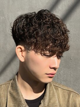 フィフス(fifth) スペインカール外国人風パーマフェード刈り上げフィフスメンズ