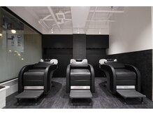 ディーエックスシェアサロン 原宿(DX SHARE SALON)の雰囲気（シャンプー台は最新で首が疲れず、リラックスできます！）