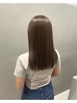 オン(ON) 赤みを抑えたグレージュ