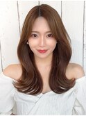 後れ毛が可愛い顔周りハイレイヤーロングチェリーブラウン