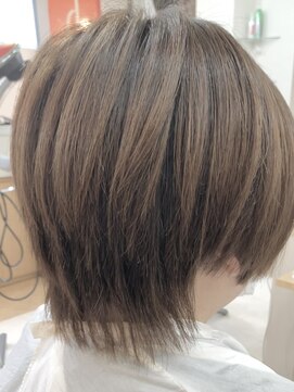 カットハウス はさみの部屋 マッシュウルフ/前下がり/クリーミーベージュ/サイドパート