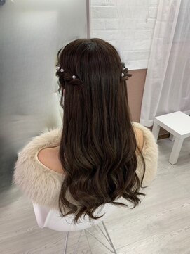 ホワイト(White) 韓国ハーフアップスタイル