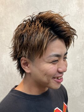 インフィニィト ネオ(INFINITO NEO) えりあしを残しスパイキーなスタイル