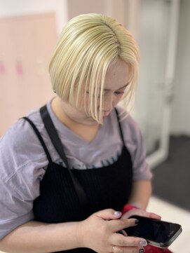 アール 横浜(R) 【MOMO】抜きっぱなしブロンド/ブリーチ/ハイトーン