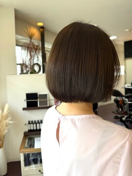 ローレン(LOREM) カーキカラー×艶ボブ8.13ハイライトカラー