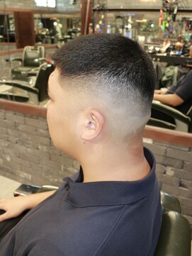 スリーセント 栄(3/cent) クロップ/バズカット/スキンフェード/フェードカット/刈り上げ