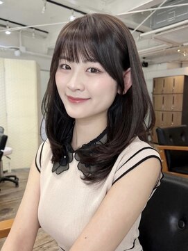 透けるグレージュ