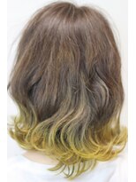 バジオットエイチ(BUZZIoT h)&nbsp;くびれセミディ×イエローグラデーション