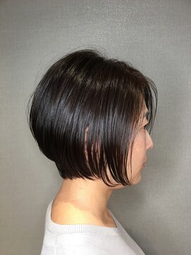 リリ(Liri material care salon by JAPAN) 頭の丸みが綺麗な大人ボブデザイン