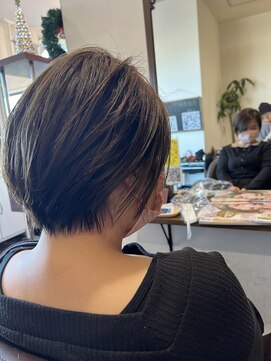 ヘアストーリー リズム(hair story r ism) 頭と首をキレイに魅せる、くびれショート♪30代40代50代