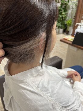 ルーツヘアー(Roots hair) グレーカラーオンインナーカラー