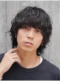 渋谷メンズミディアムウルフカット緩め波巻きスパイラルパーマ