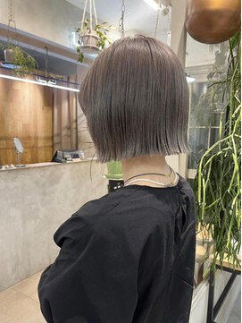 ロマリア(Lomalia) 乾かすだけでキマる髪/馴染むハイトーン外ハネボブグレージュ