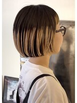 マカロニコースト(macaroni coast)&nbsp;前髪あり顎上コンパクトボブ オン眉バング グラデーションカラー