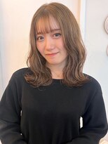 ユニバイリサ 天神大名店(uni by risa) ミルクティベージュ 波巻きヘア ケアブリーチ ハイトーン 小顔