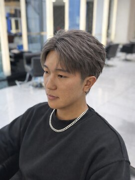 エアー 銀座タワー(AIR) シルバーハイトーンブリーチメンズカット刈り上げ韓国風