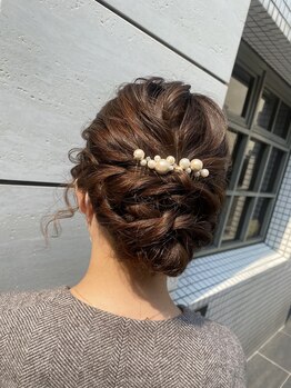Liora hair【リオラヘアー】【10月上旬NEW OPEN(予定)】の写真/結婚式や二次会に!大人可愛いヘアセットでまとめ髪首周りスッキリ上品に変身♪