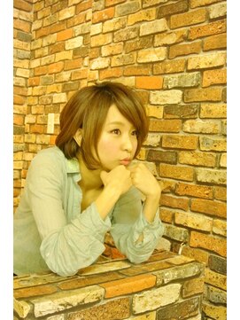 ヘアービーハッピー デコ(Hair be Happy DeCo) エアリーな束感でふんわりしたスタイル