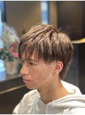 束感ミディアムツーブロックハイトーンカラー