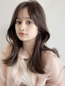 アイヴィ 表参道(IVY) 小顔に見せる韓国ヘア 流れる顔まわりカット 透明感カラー