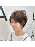 耳掛けショートボブ/襟足束感ショート/アッシュベージュ