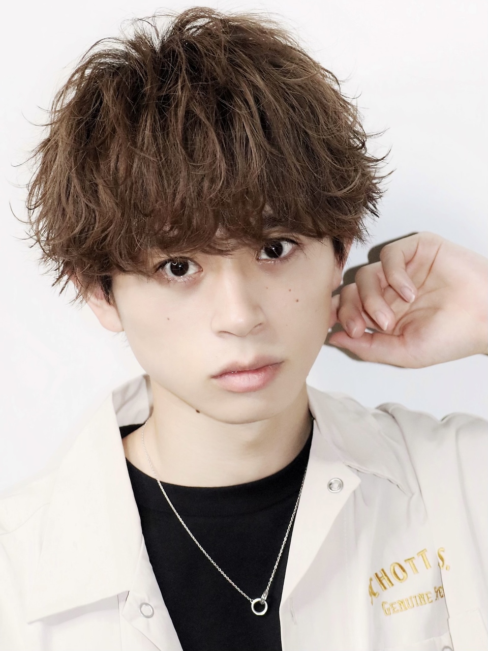 スパイラルパーマツーブロック刈り上げラウンドマッシュ韓国黒髪